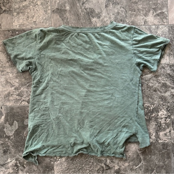 We The Free V Neck Green Free People XS Breast Pocket High Low Lightweight - Picture 4 of 4